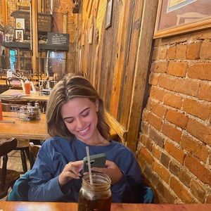 Meet your Posher, Ashley